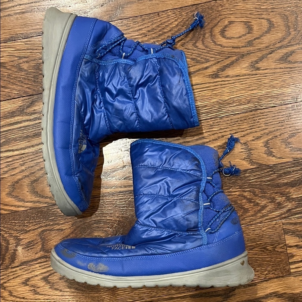 The North Face 9 Blue Insulated Winter Boots